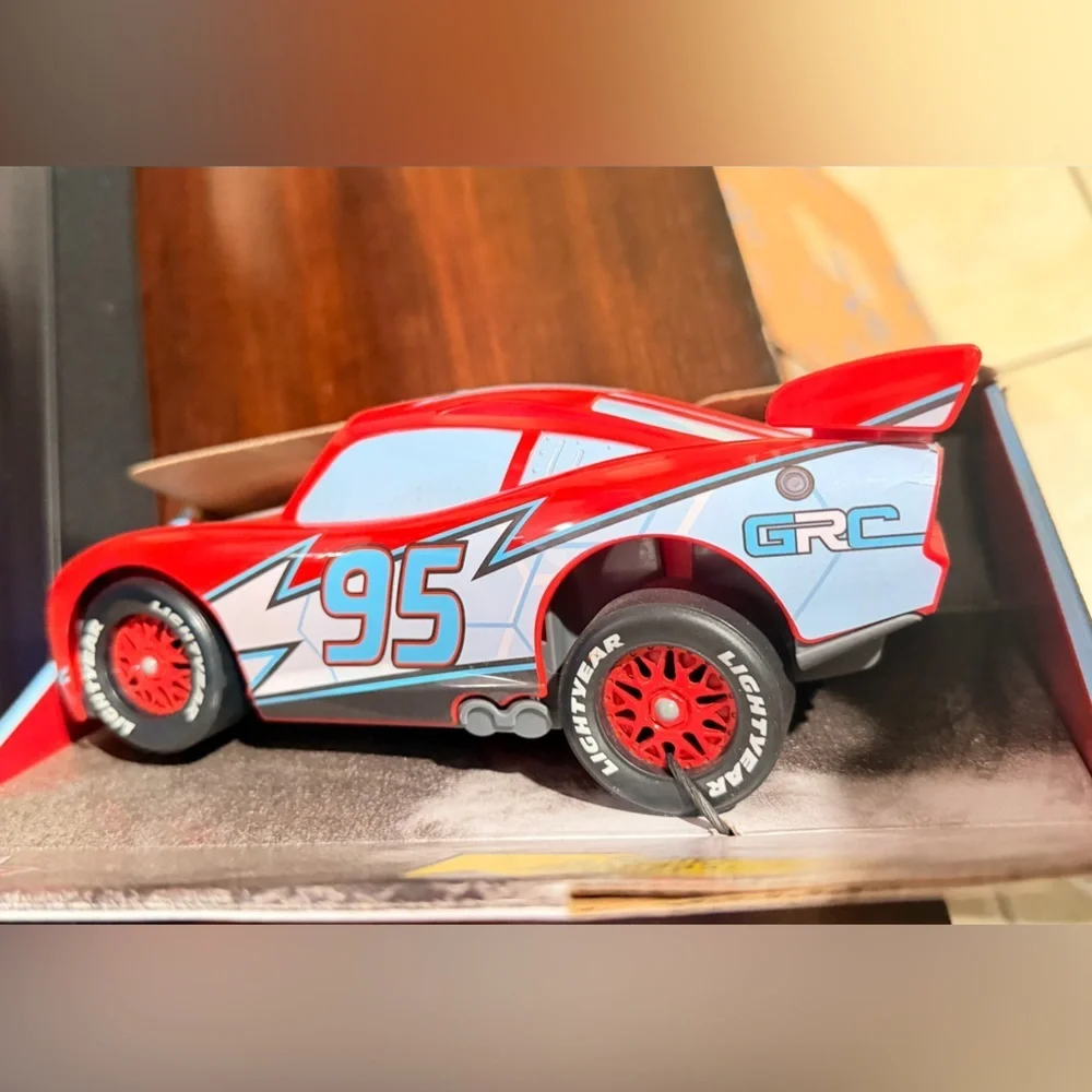 Disney Pixar Cars Global Racers Cup Drift & Race Lightning McQueen Car